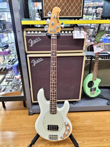 Guitare basse électrique