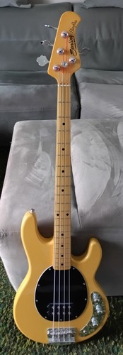 Basse sterling music man - by,