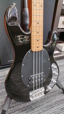 [MUSIC MAN] Guitare basse